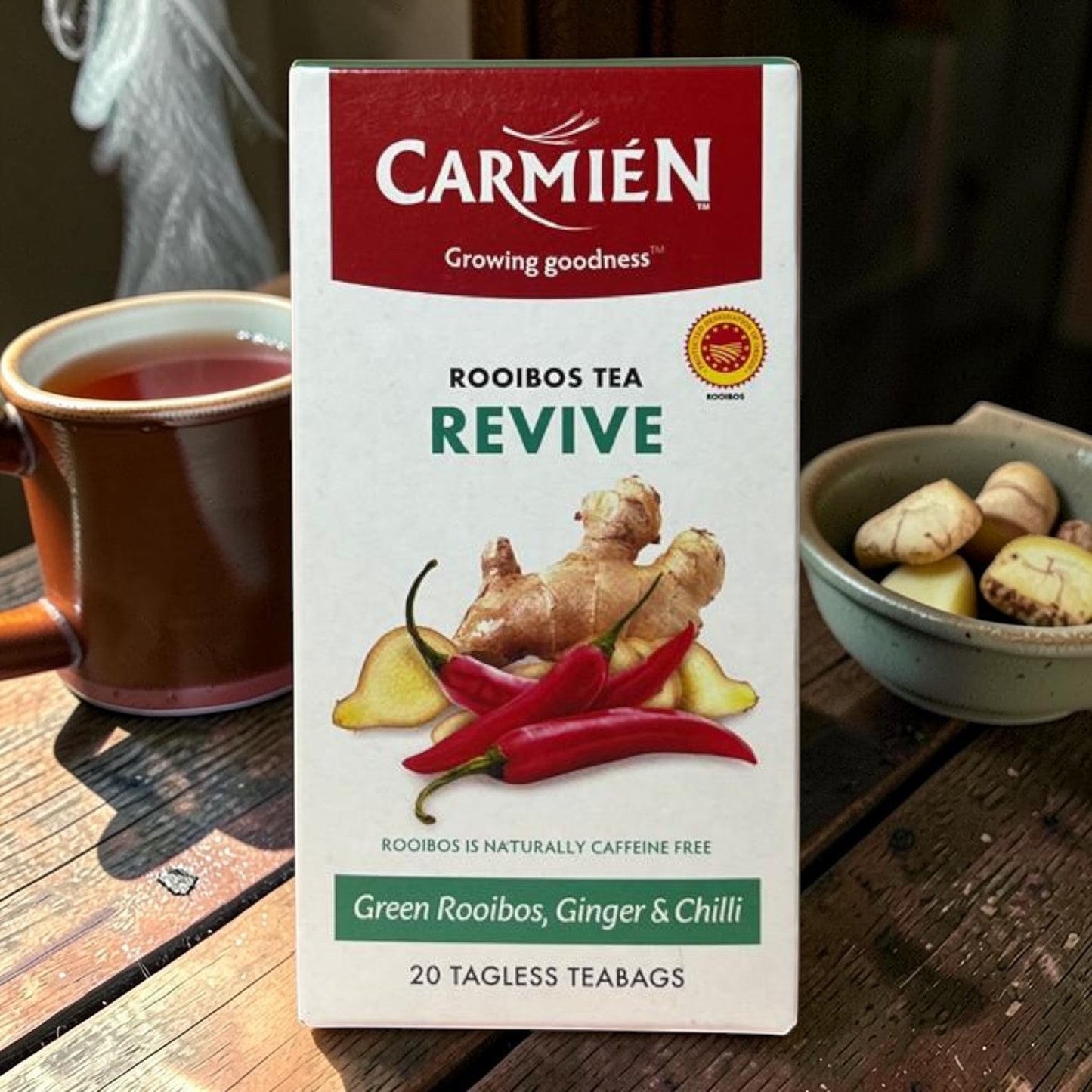 Die Spens Clarens Carmien Tea Revive box with green rooibos, ginger, and chilli. Includes 20 tagless teabags.