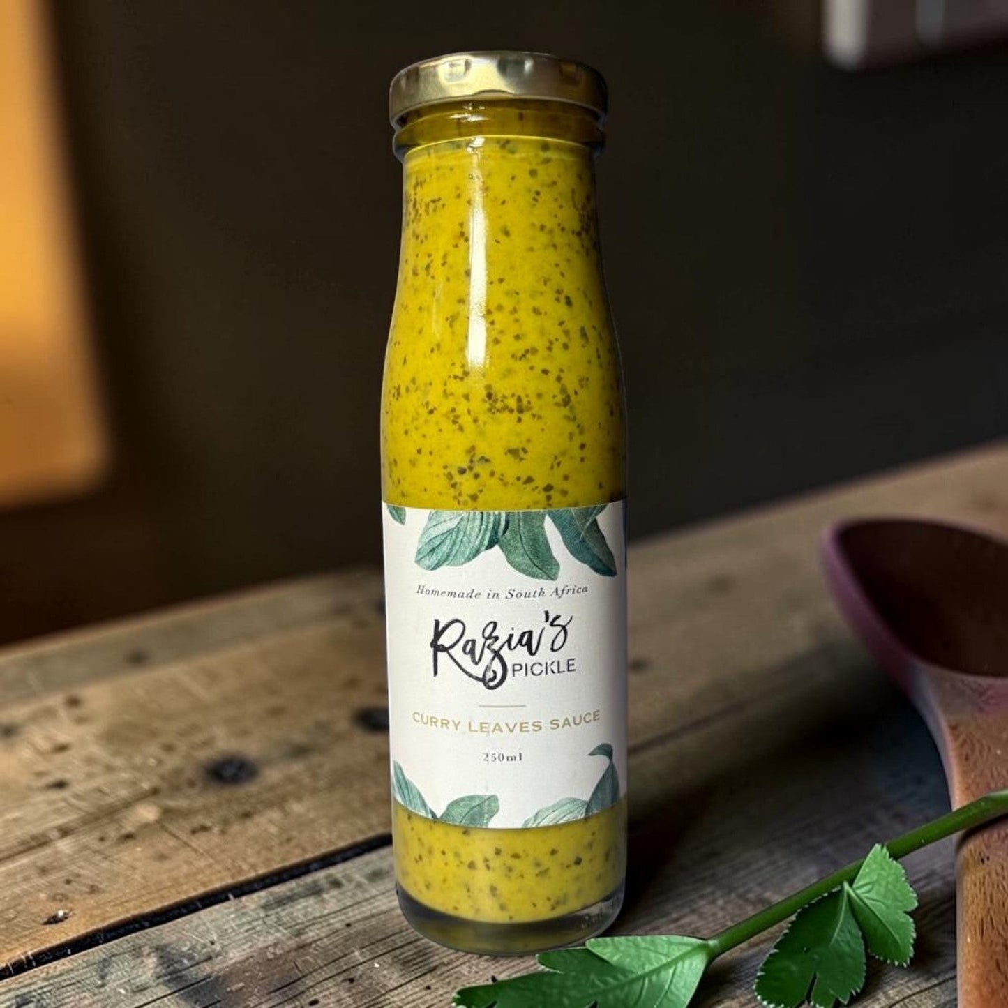 Die Spens Clarens Razia's Curry Leaves Sauce in a glass bottle, homemade in South Africa, 250ml.