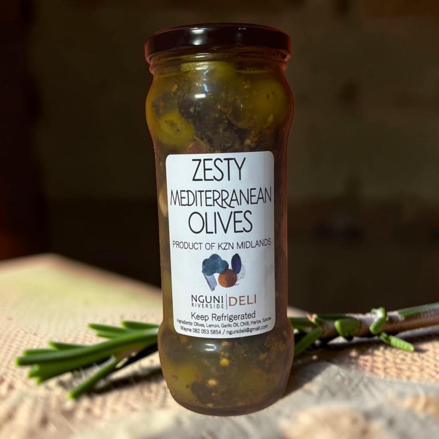 Die Spens Clarens Zesty Mediterranean Olives jar with lemon, garlic, chili, herbs, and spices.