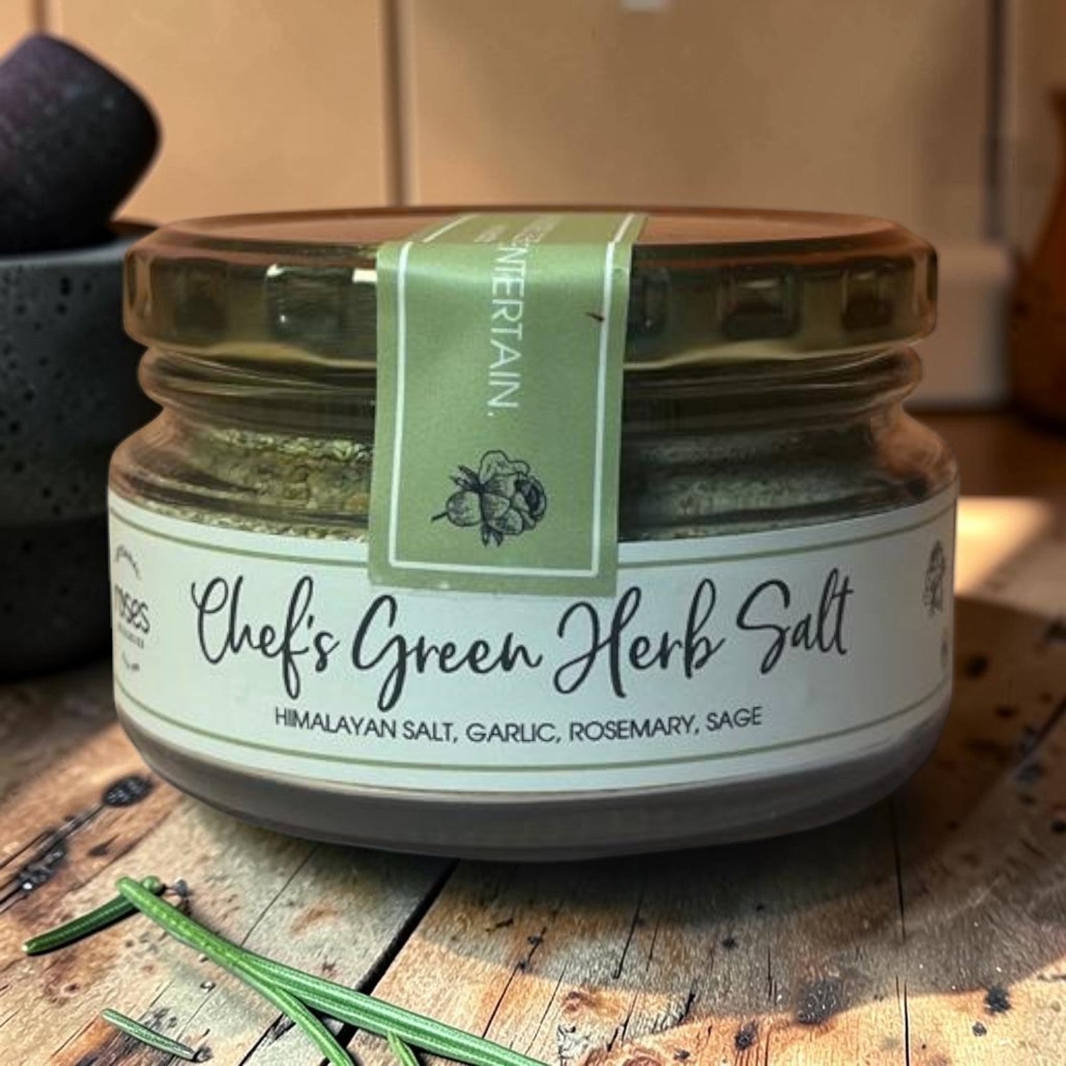 Die Spens Clarens Chef's Green Herb Salt, a blend of Himalayan salt with garlic, rosemary, and sage in a glass jar.