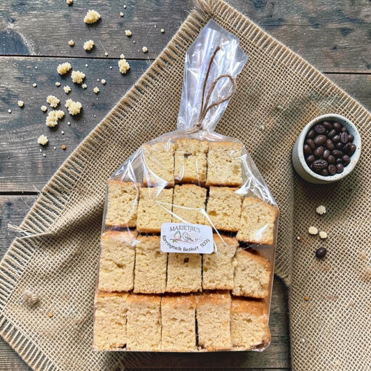 Die Spens Clarens Marietjies Karringmelk Beskuit, golden-brown baked rusks in a clear plastic bag, perfect for dipping.