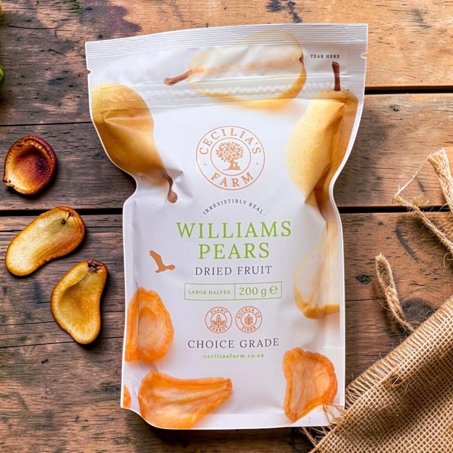 Die Spens Clarens Cecilias Farm Williams Pears dried fruit halves, choice grade, 200g. Natural sweetness and fibre-rich snack.