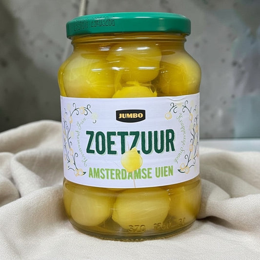 Die Spens Clarens jar of Hollandia Zoetsuur Amsterdamse Uien, sweet and sour pickled onions.