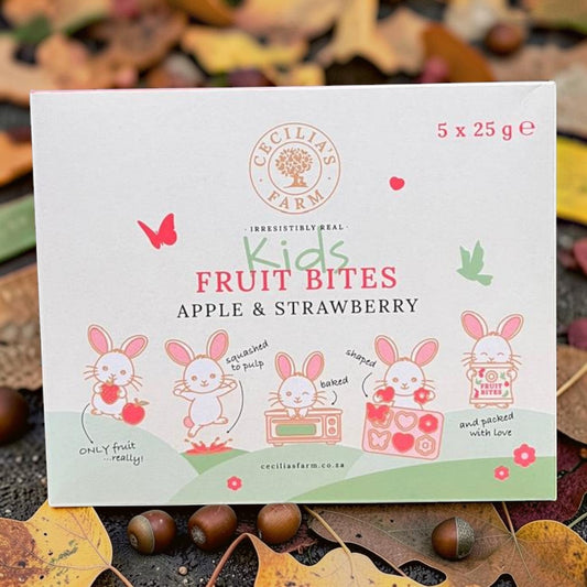 Die Spens Clarens Apple & Strawberry Kids Fruit Bites box, featuring cute bunny illustrations showing the fruit bite making process. 5 x 25g servings.