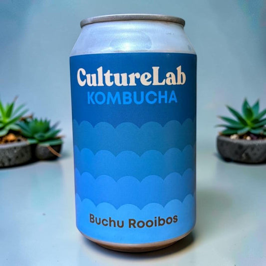 Die Spens Clarens Culture Lab Buchu Rooibos Kombucha can with blue wavy design. Refreshing, gut-friendly beverage.