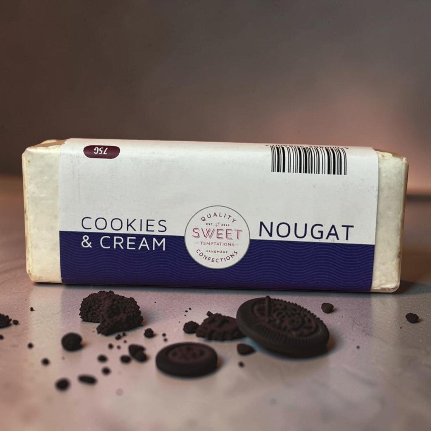 Die Spens Clarens Cookies & Cream Nougat bar with cookie crumbles and mini cookies.
