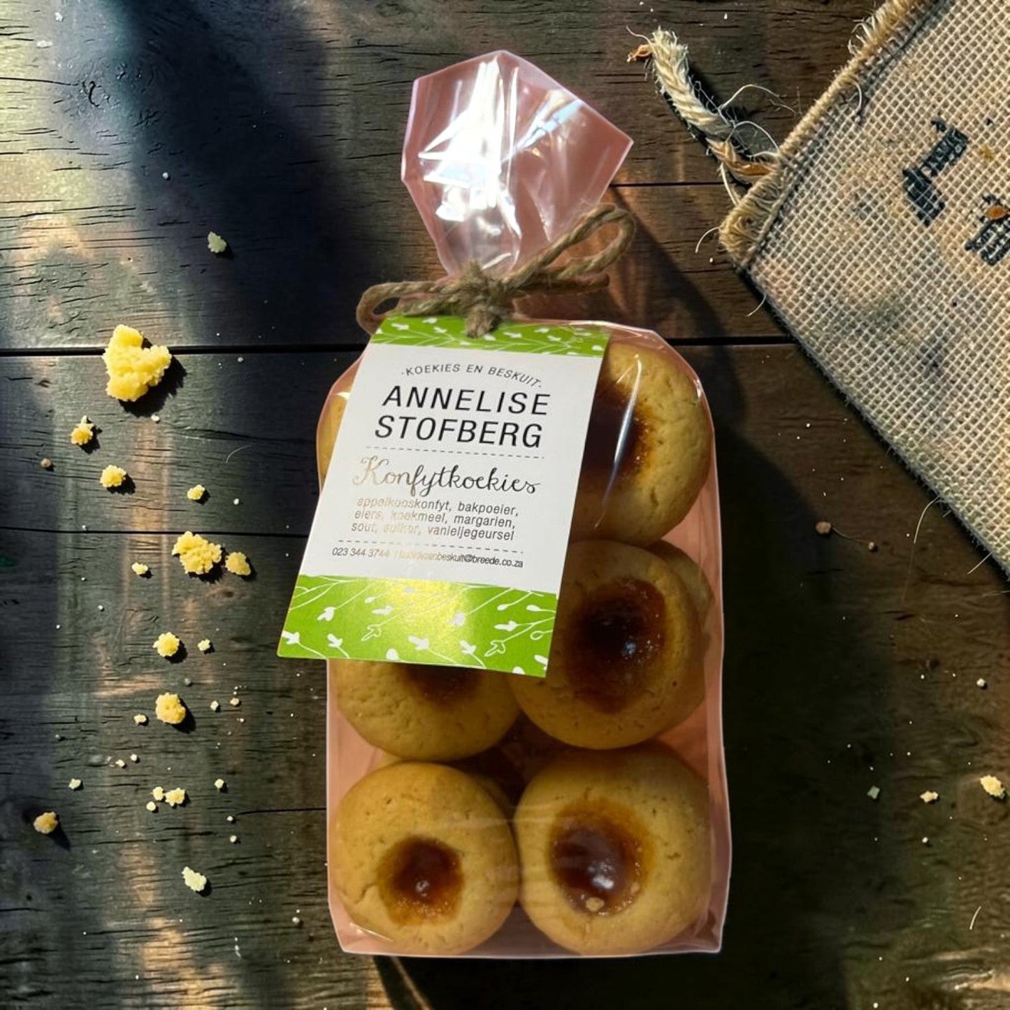 Die Spens Clarens Annelise Stofberg Konfytkoekies jam cookies in a clear plastic bag with a green label.