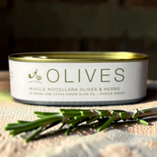 Die Spens Clarens tin of whole Nocellara olives with herbs in brine and extra virgin olive oil.