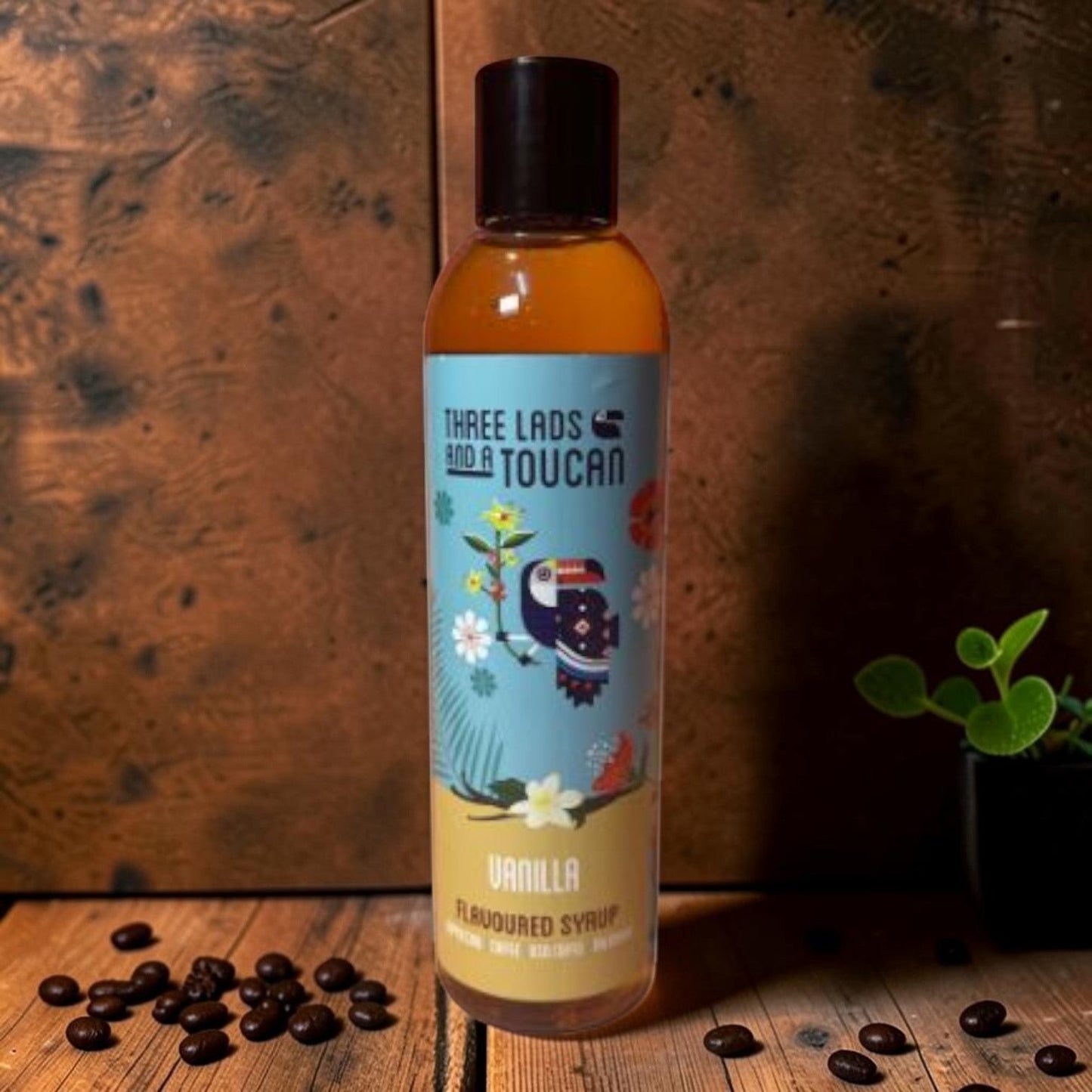 Die Spens Clarens Three Lads and a Toucan vanilla flavoured syrup bottle with toucan and floral design. Perfect for coffee, ice cream, and milkshakes.