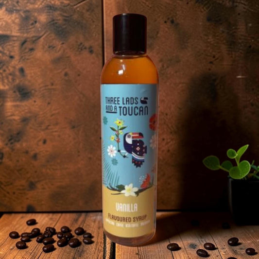 Die Spens Clarens Three Lads and a Toucan vanilla flavoured syrup bottle with toucan and floral design. Perfect for coffee, ice cream, and milkshakes.