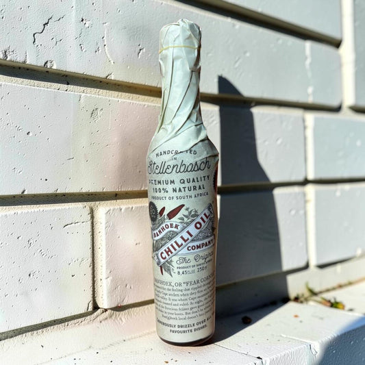 Die Spens Clarens Banhoek Chilli Oil bottle, handcrafted in Stellenbosch, South Africa. 100% natural premium quality condiment.